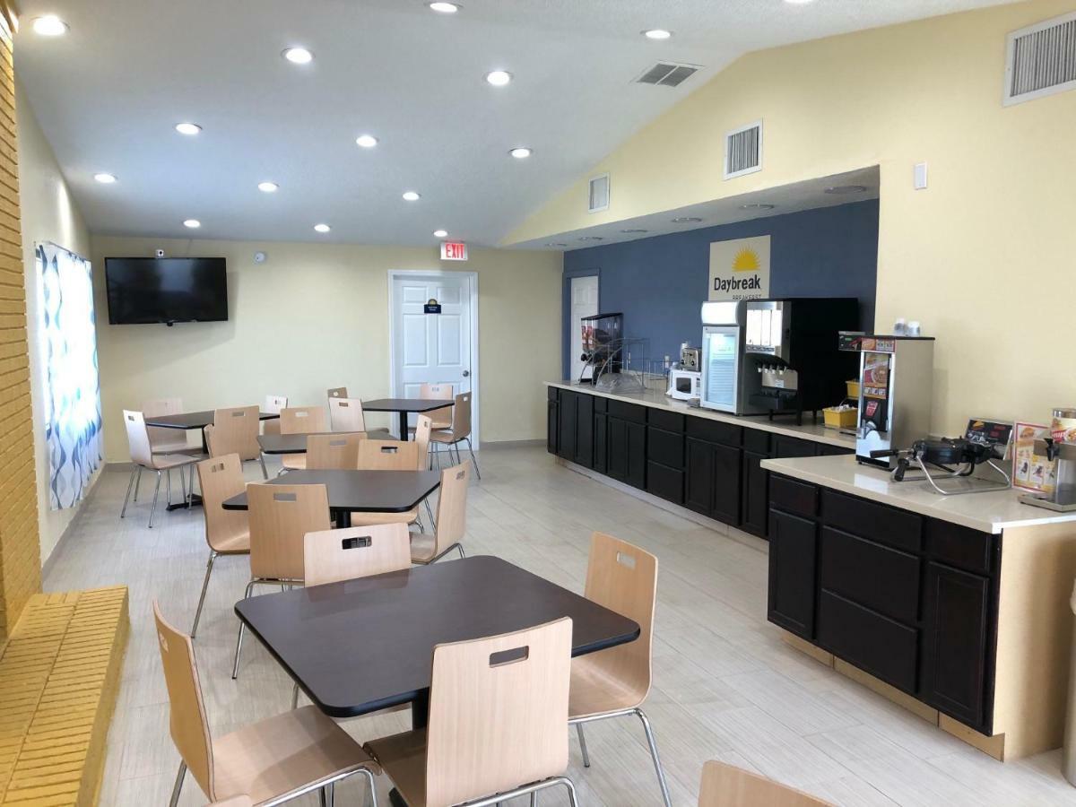 Days Inn By Wyndham King-Winston Salem Area Esterno foto