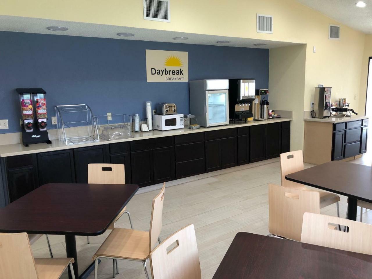 Days Inn By Wyndham King-Winston Salem Area Esterno foto